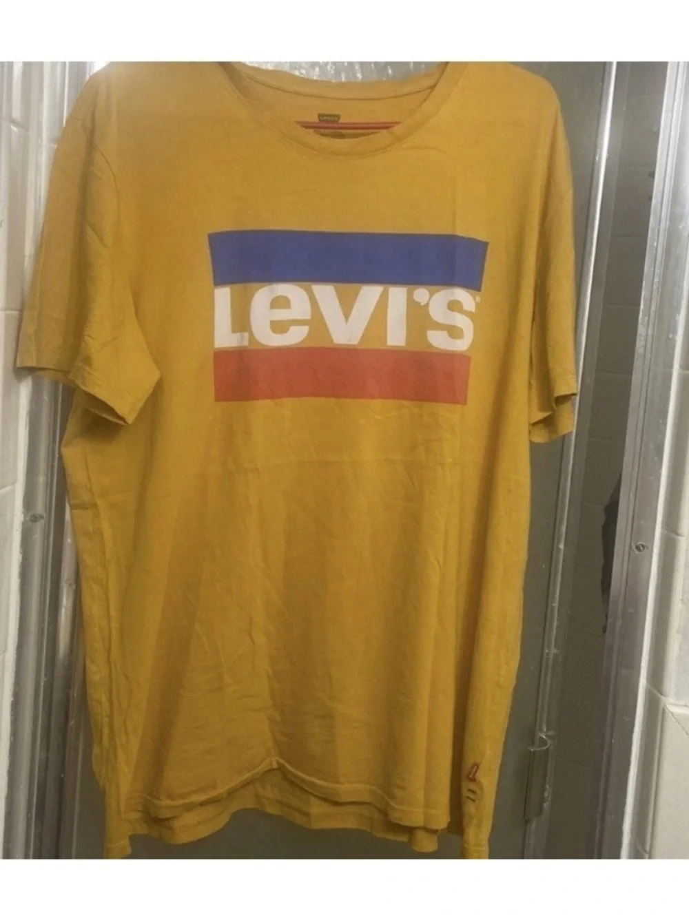 Levi's Men's Yellow Logo Crew Neck T-Shirt XL